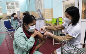 Tiêm vaccine COVID-19  mũi 3 cho bệnh nhân chạy thận nhân tạo