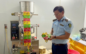 Hà Nội: Thu giữ hàng tấn kẹo giả mạo xuất xứ Nhật Bản