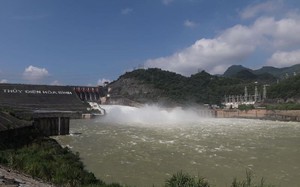 Cần bảo đảm an toàn khi hồ Hòa Bình xả lũ