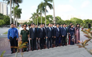 Lãnh đạo TP. Hà Nội dâng hương tưởng niệm các Anh hùng liệt sĩ và các vị tiền bối cách mạng