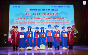 Lễ tốt nghiệp của ‘khoá  học đặc biệt’ tại Đại học Y Hà Nội