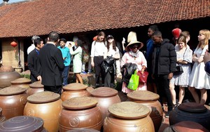 Trải nghiệm Tết Việt truyền thống tại làng cổ Đường Lâm