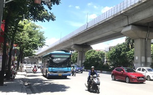 Hà Nội: Lượng khách đi xe buýt tăng trở lại