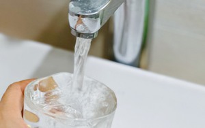 Có nên tăng giá nước sạch sau 10 năm bình ổn?