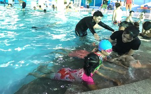 Phổ cập bơi cho học sinh dịp hè