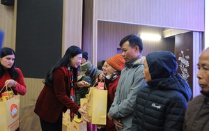 ‘Xuân nhân ái-Tết sẻ chia’: Mang yêu thương về vùng ngoại thành