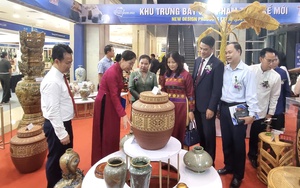 Đưa quà tặng thủ công mỹ nghệ đến các thị trường