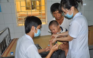 Bé 6 tháng tuổi mắc não mô cầu có tiền sử chưa tiêm vaccine