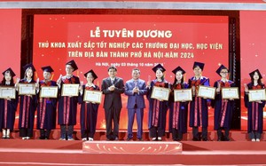 Hà Nội tuyên dương 100 thủ khoa xuất sắc, tiêu biểu năm 2024
