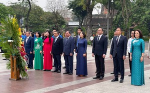 Lãnh đạo TP. Hà Nội dâng hoa kỷ niệm 154 năm Ngày sinh V.I.Lênin