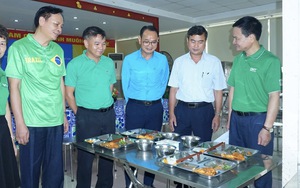 Ấm cúng bữa cơm Công đoàn