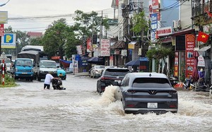 Hà Nội: Phân luồng giao thông tại các tuyến đường bị ngập