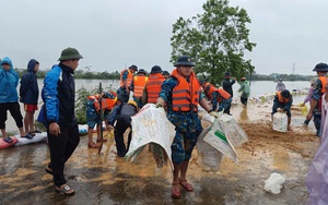 Mực nước sông xuống chậm kéo dài tình trạng ngập úng