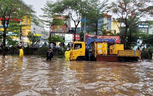 Hà Nội vận hành khẩn cấp 4/6 trạm bơm tiêu úng để kịp thời tiêu thoát nước