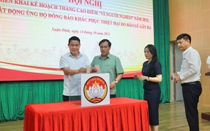 Hà Nội vận động cán bộ, công chức, viên chức, người lao động ủng hộ Quỹ 'Vì người nghèo'- Ảnh 4. Phường Xuân Đỉnh phát động Tháng cao điểm 'Vì người nghèo', hướng về đồng bào vùng lũ