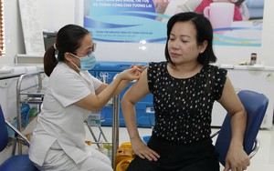 Chủ động phòng chống bệnh cho trẻ nhỏ thời tiết giao mùa- Ảnh 2. Phòng chống bệnh uốn ván mùa mưa lũ