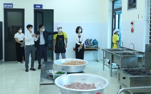 Kiểm tra đột xuất bữa ăn bán trú tại xã An Khánh- Ảnh 5. Kiểm tra đột xuất bữa ăn bán trú tại trường Tiểu học Chu Minh-Quảng Oai