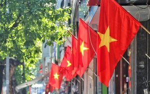 Hà Nội treo cờ Tổ quốc nhân kỷ niệm 71 năm Ngày Giải phóng Thủ đô
