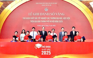 Hà Nội: 95 thủ khoa xuất sắc ghi danh Sổ vàng năm 2025
