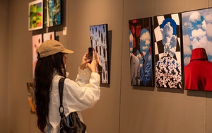 Photo Hanoi'25: Khi Hà Nội 'sống' trong tháng Nhiếp ảnh