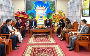 Lãnh đạo thành phố chúc mừng Sở Giáo dục và Đào tạo nhân Ngày Nhà giáo Việt Nam