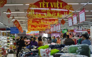 Hà Nội tăng dự trữ hàng thiết yếu, giữ ổn định thị trường Tết Bính Ngọ