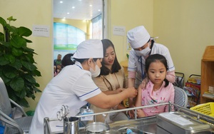 Tăng cường giám sát công tác tiêm vaccine sởi cho trẻ nhỏ