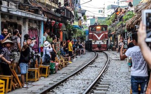 Hà Nội yêu cầu không đưa khách du lịch đến cà phê đường tàu