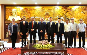 Phó Chủ tịch UBND Thành phố Nguyễn Mạnh Quyền tiếp xã giao đoàn công tác của Đảng Xã hội Hungary