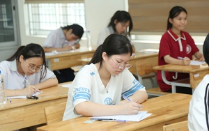 Thí sinh Hà Nội bước vào môn thi đầu tiên Kỳ thi tuyển sinh lớp 10 công lập