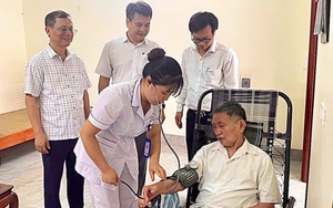 Thắp sáng ngọn lửa tri ân từ các 'chiến sĩ blouse trắng'