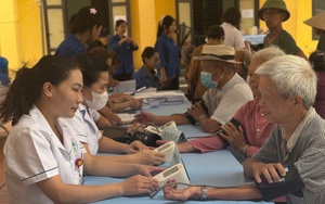 Khám, tư vấn sức khỏe và cấp thuốc miễn phí cho người cao tuổi