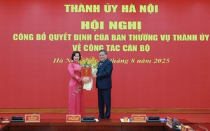 Hà Nội: Trao quyết định công tác cán bộ tại Ủy ban MTTQ Thành phố