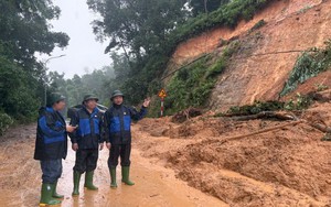 Mưa lớn kéo dài gây sạt lở đất tại xã Đoài Phương