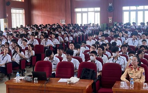 Trang bị kiến thức, kỹ năng an toàn giao thông cho giáo viên, học sinh