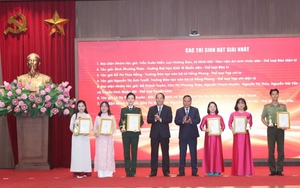 Trao giải Cuộc thi chính luận về bảo vệ nền tảng tư tưởng của Đảng tại Hà Nội