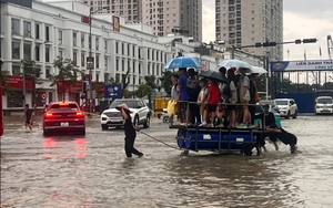 Hà Nội mưa ngập, nhiều trường học hỗ trợ học sinh ăn, ngủ qua đêm tại chỗ