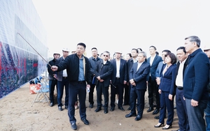 Chủ tịch UBND TP. Hà Nội thăm, động viên các đơn vị làm nhiệm vụ xuyên Tết