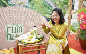 Giữ hồn cốm Hà Nội trên mâm cỗ Tết