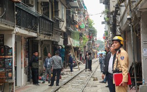 Phường Hoàn Kiếm quyết liệt xử lý vi phạm an toàn đường sắt