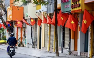 Hà Nội treo cờ Tổ quốc kỷ niệm 136 năm Ngày sinh Chủ tịch Hồ Chí Minh