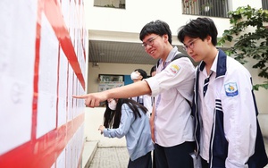 Thí sinh Hà Nội làm thủ tục cho kỳ thi tốt nghiệp THPT 2026