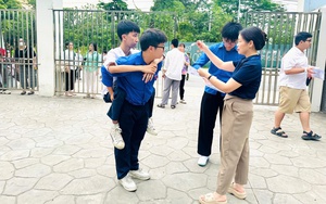 Gần 9.800 thanh niên tình nguyện Thủ đô hỗ trợ thí sinh thi tốt nghiệp THPT