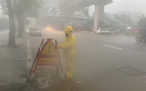 Hà Nội: Mưa lớn trên diện rộng, nhiều tuyến phố ngập úng cục bộ