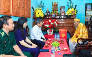 Chủ tịch UBND TP. Hà Nội Vũ Đại Thắng thăm, tặng quà gia đình chính sách, người có công