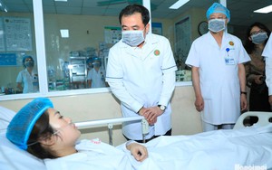 Bí thư Thành ủy Hà Nội thăm hỏi, động viên nạn nhân vụ cháy tại phường Tây Hồ
