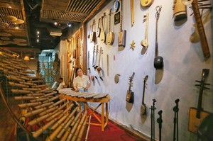 Đa dạng một “bảo tàng” nhạc cụ truyền thống giữa lòng Thủ đô