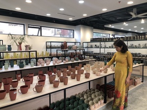 Quảng bá sản phẩm OCOP gắn với du lịch làng nghề Bát Tràng