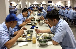 Bảo đảm an toàn bữa ăn cho công nhân lao động