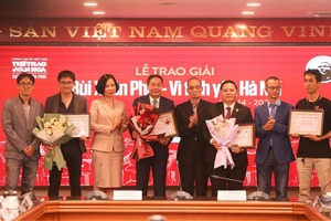 Nhạc sĩ Hồng Đăng nhận Giải thưởng Lớn 'Bùi Xuân Phái-Vì tình yêu Hà Nội” 